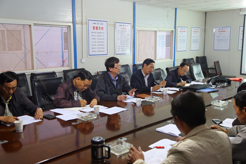 公司在滇池国际会展中心项目部召开建设工作推进会