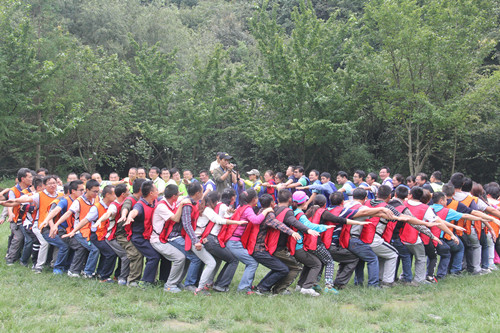 强队伍、讲协作、展风貌，为二建发展凝心聚力——公司组织中层以上领导干部进行户外拓展培训