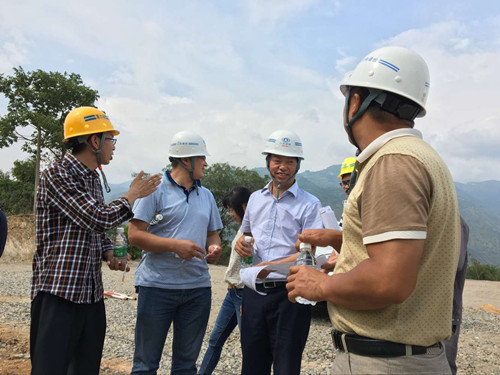 公司领导国庆长假期间赴项目一线调研慰问