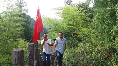 感受红色情怀  追忆革命精神—昭通分公司党支部开展重走长征路活动