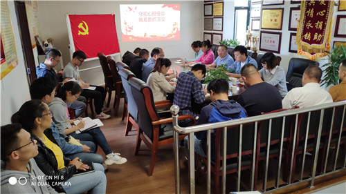 公司领导为市政分公司党支部讲党课并开展调研座谈