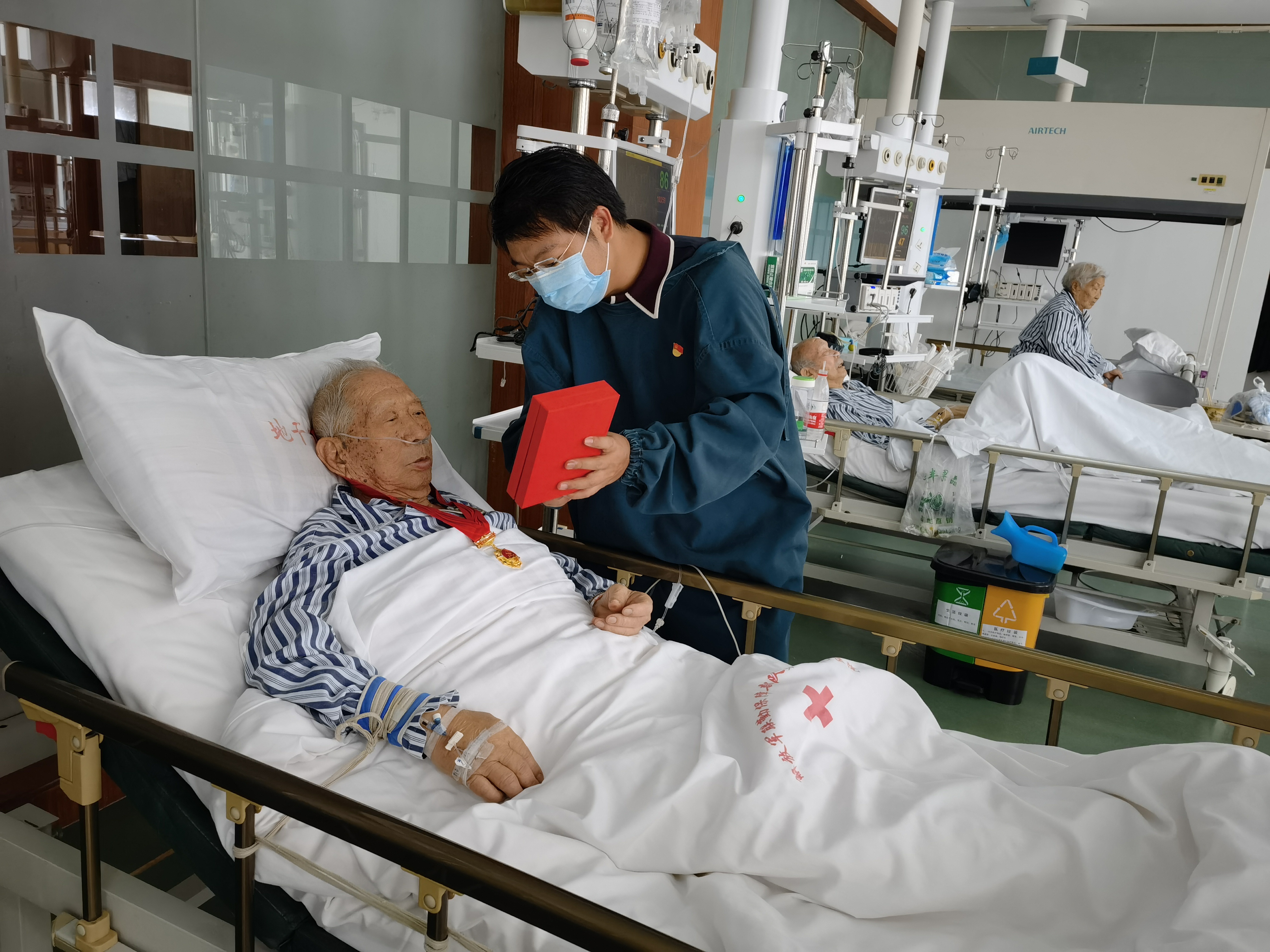 【我为群众办实事】公司领导“七一”前走访慰问老党员及困难党员