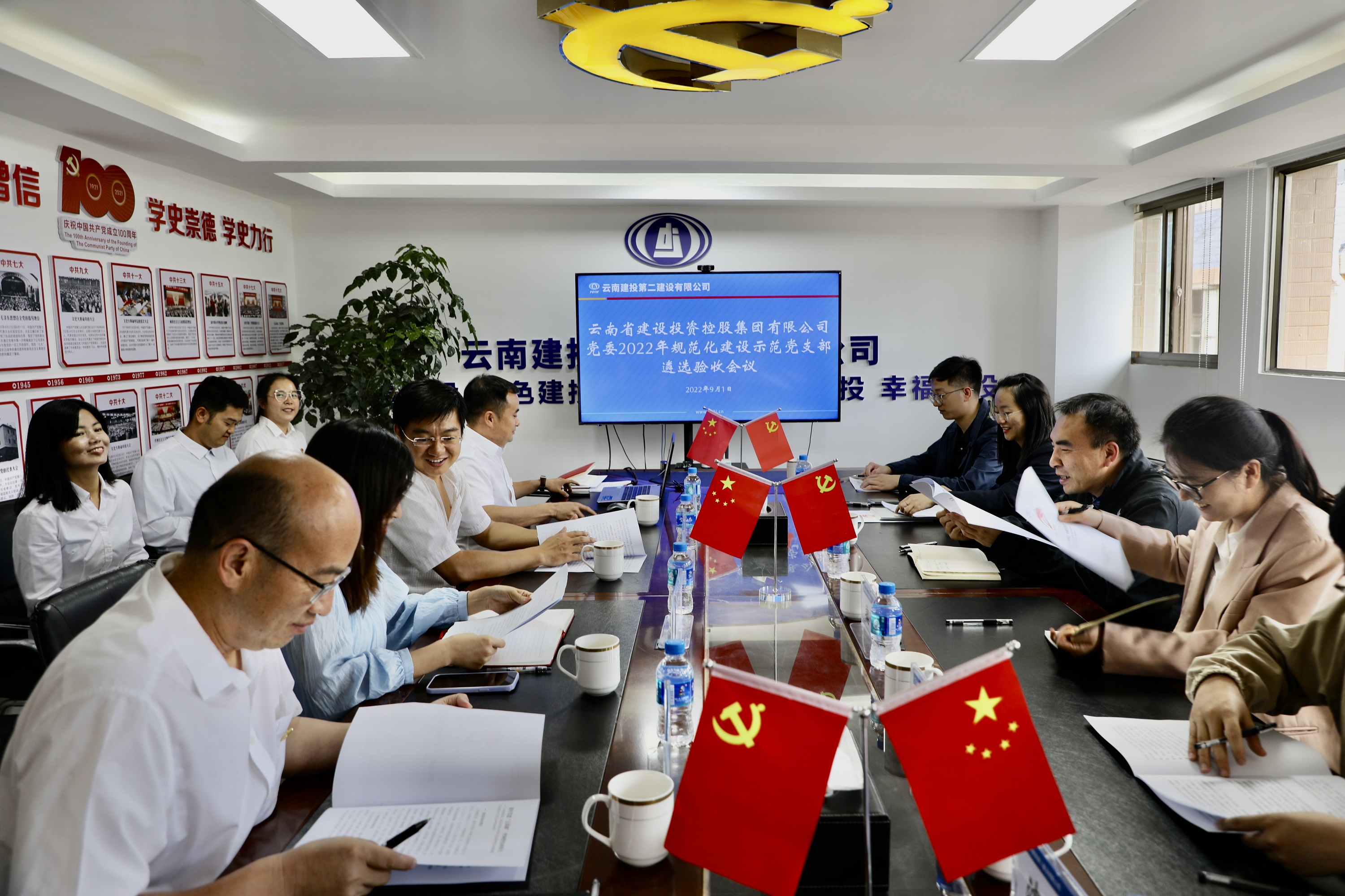 马占臣带领集团规范化建设示范党支部遴选验收组到公司第五直管部党支部检查指导