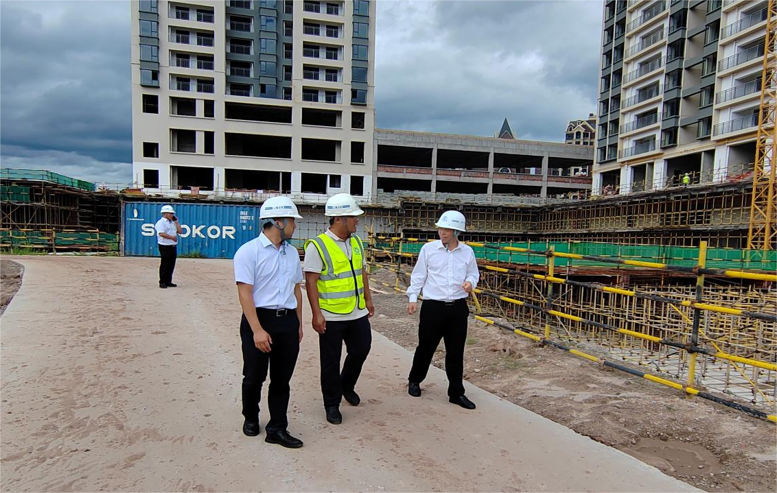 【公司要闻】陈定华到楚雄新航鸿雅房地产开发建设项目（3#、5#、6#）调研