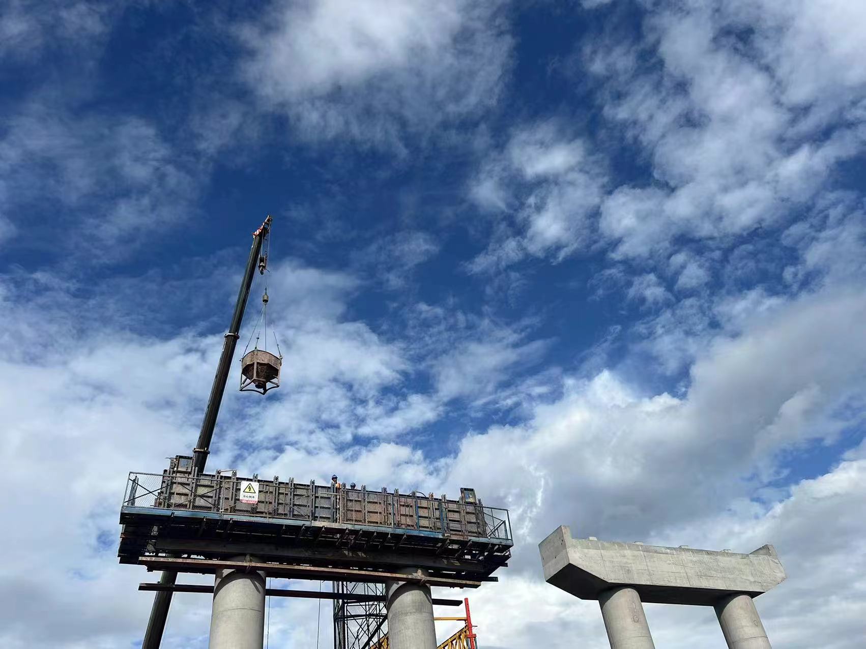 【项目动态】楚雄东南绕城高速土建一工区卡利大桥下部结构施工全面完成